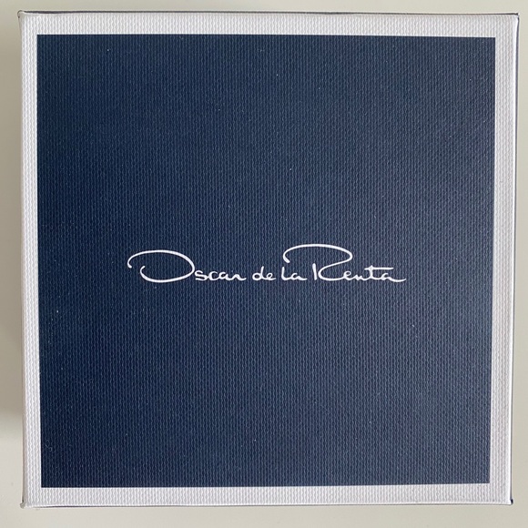 Oscar de la Renta crystal clip ons - Picture 8 of 8